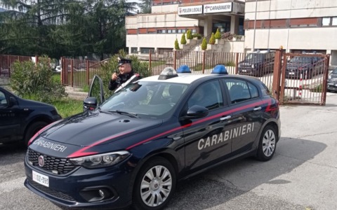 Fugge all’alt dei carabinieri, denunciato dopo l’inseguimento