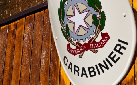 Paziente aggredisce infermiere e danneggia un macchinario
