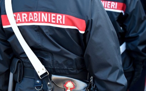 Metal detector tra gli studenti: controlli dei Carabinieri a Voghera