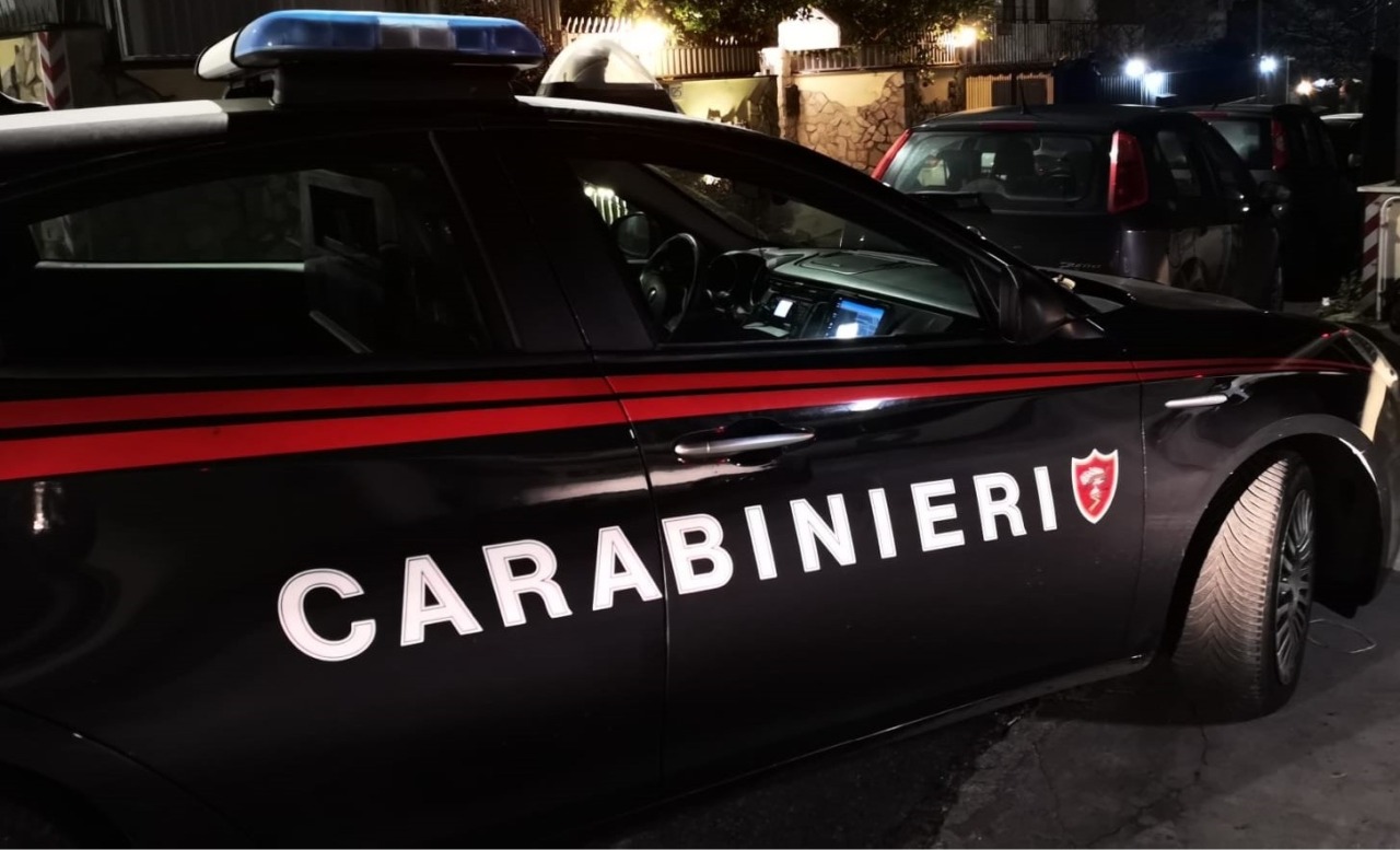 Auto rubata e furto al supermercato: tre denunciati