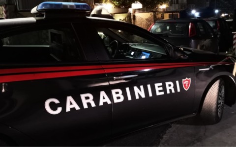 Auto rubata e furto al supermercato: tre denunciati