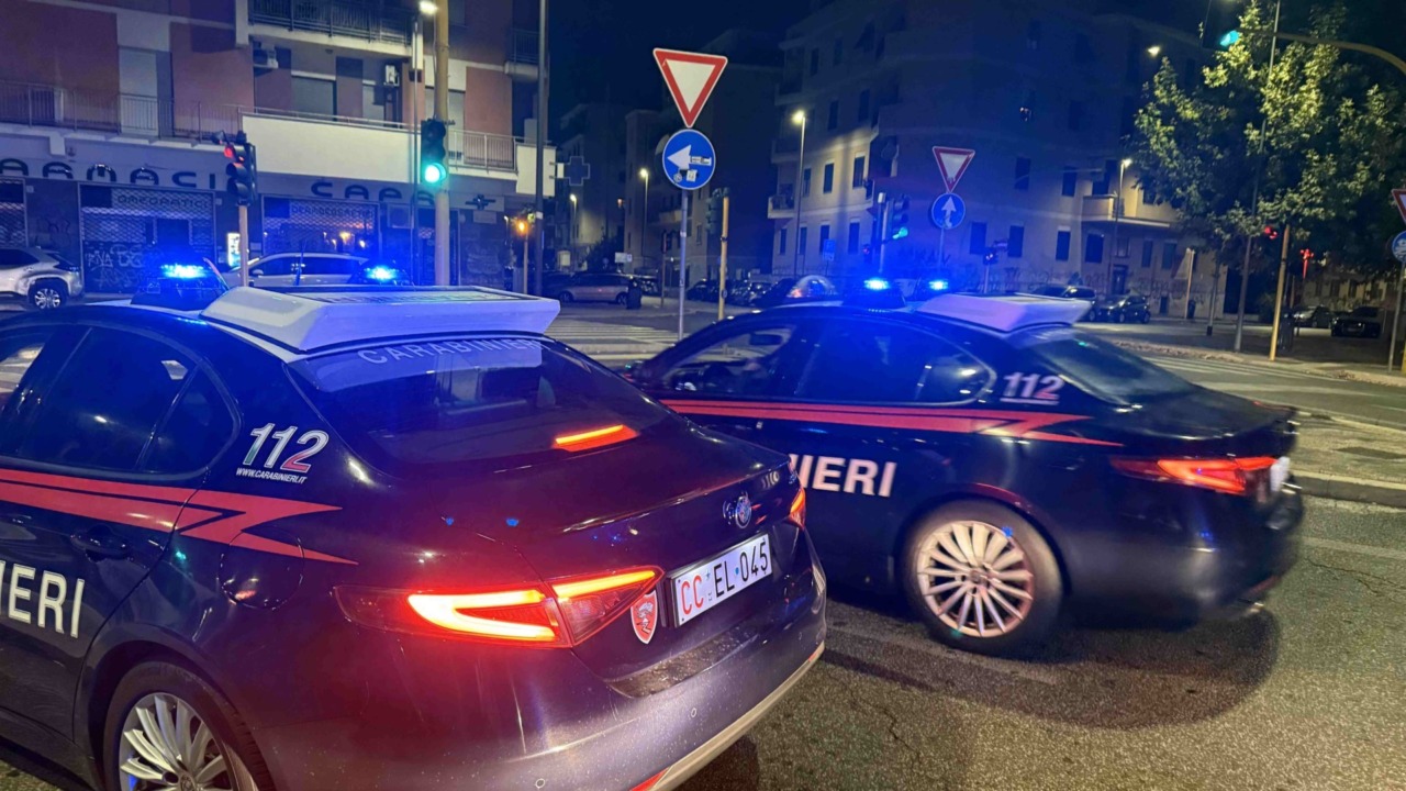 Falso allarme per una caduta dal quinto piano