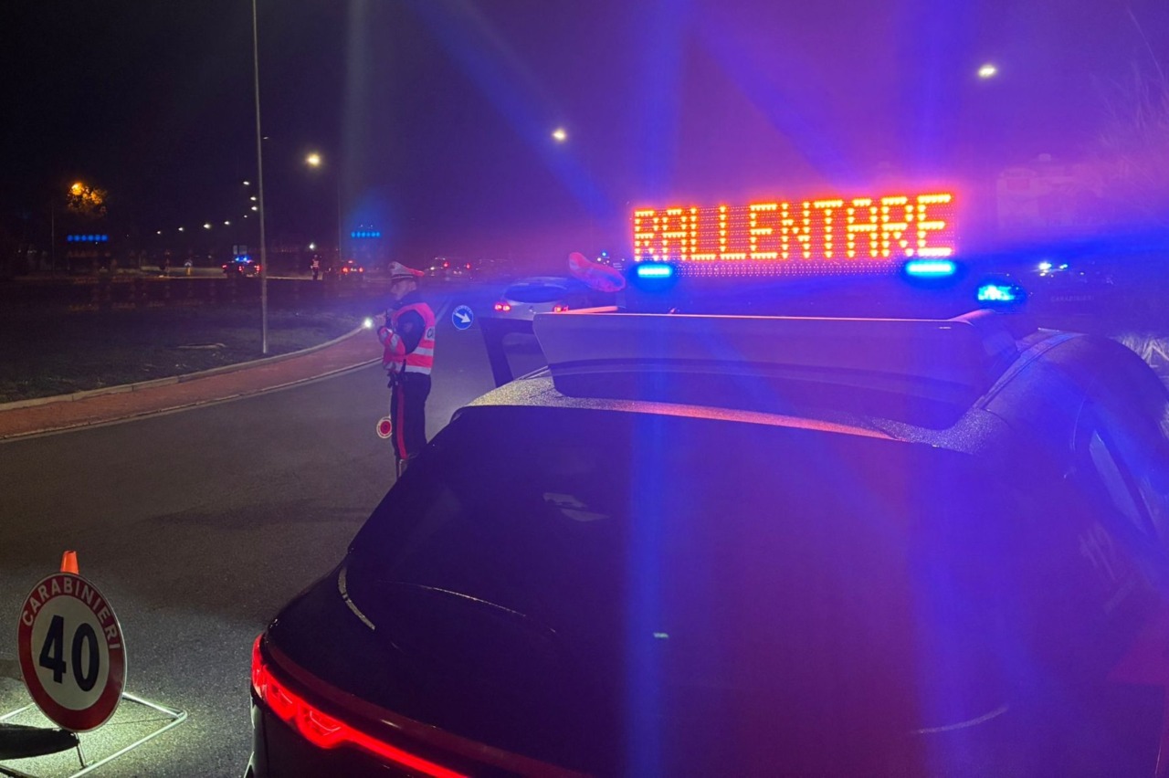 Fuga in auto rubata, 33enne denunciato