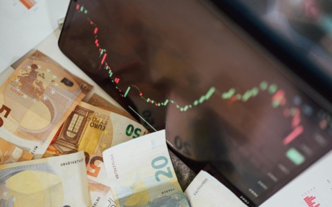 Crolla il ritiro delle pensioni in contanti in provincia