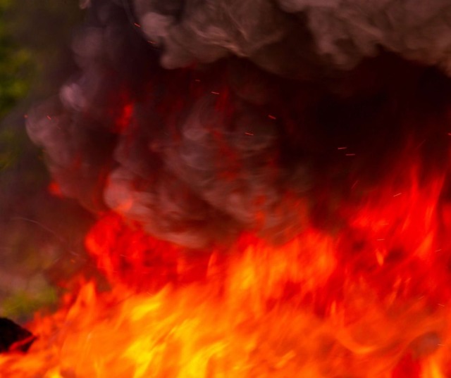 Incendio in villa: un 45enne ustionato a Pavia