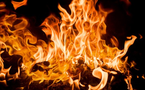 Incendio di un’auto sulla tangenziale Ovest, traffico in tilt