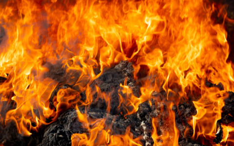 Incendio in discarica abusiva a Pieve del Cairo