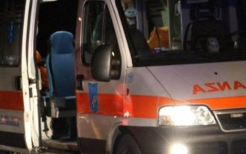 Incidente frontale tra due auto in viale della Repubblica: un ferito grave