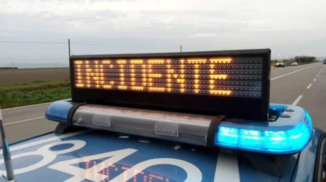 Investimento di tre passanti, il ferito più grave resta in ospedale