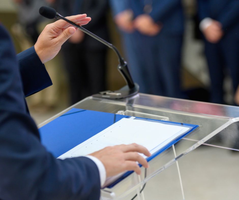 Trasporti, i 5 Stelle contestano tagli e disagi