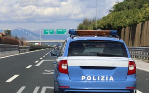 Controlli della polizia alla piscina Folperti per occupazione abusiva e droga