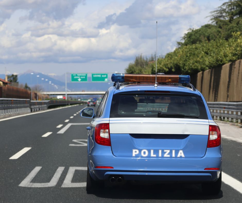 Controlli della polizia alla piscina Folperti per occupazione abusiva e droga