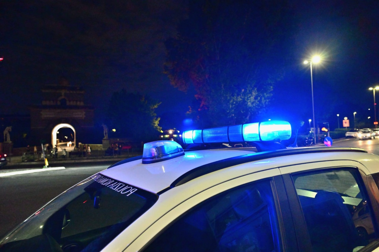 Fugge in bici, trovato con hashish e cocaina