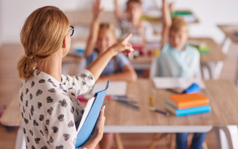 Libri scolastici più cari, le scuole riducono le adozioni