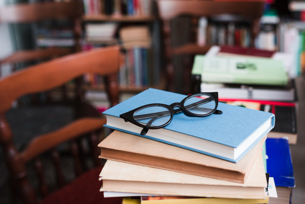 Libri usati e donazioni per sostenere studenti e giovani fragili
