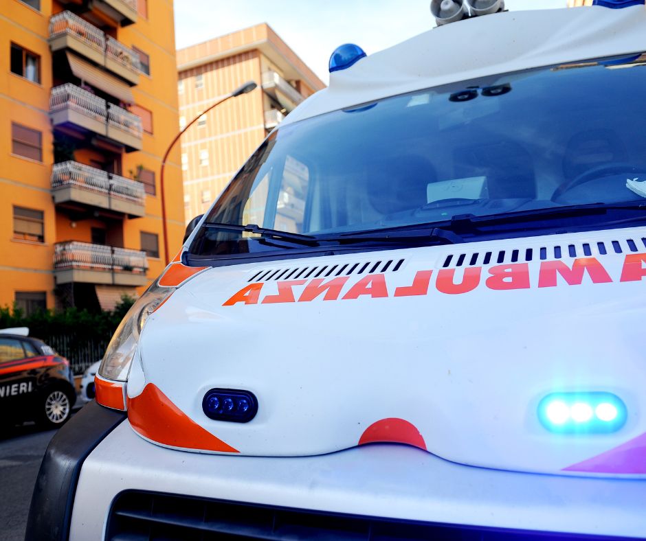 Malore mentre cura il giardino, muore 43enne di Giussago