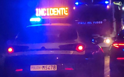 Crollo del tetto durante ristrutturazione: artigiano gravemente ferito
