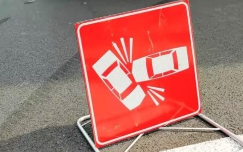 Incidente stradale tra auto e moto: feriti un uomo e un bambino