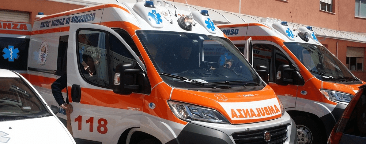 Una donna di 57 anni ustionata dopo che il vestito prende fuoco
