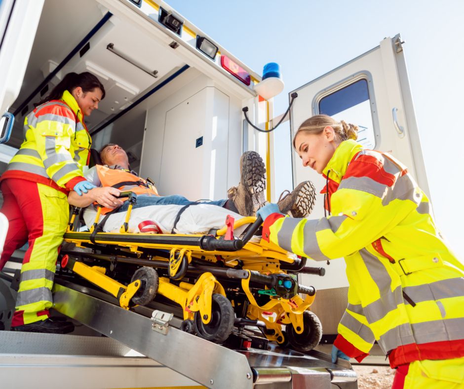 Nove soccorsi nel Pavese tra incidenti e malori