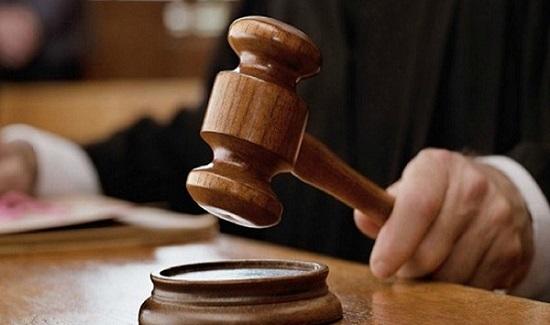 Scivola in banca, il Tribunale respinge il risarcimento