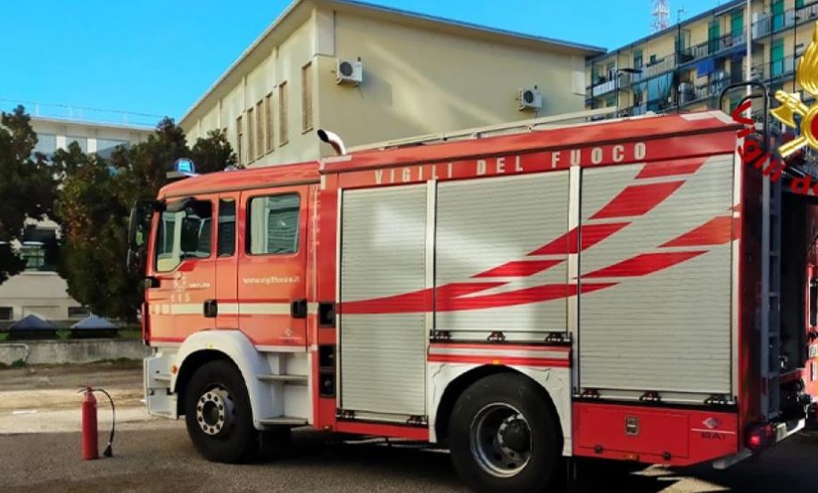 Uomo di 60 anni muore nell’incendio del suo alloggio